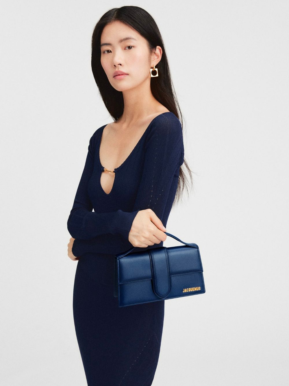 Bolso de mano Le Grand Bambino de piel en azul marino oscuro de Jacquemus