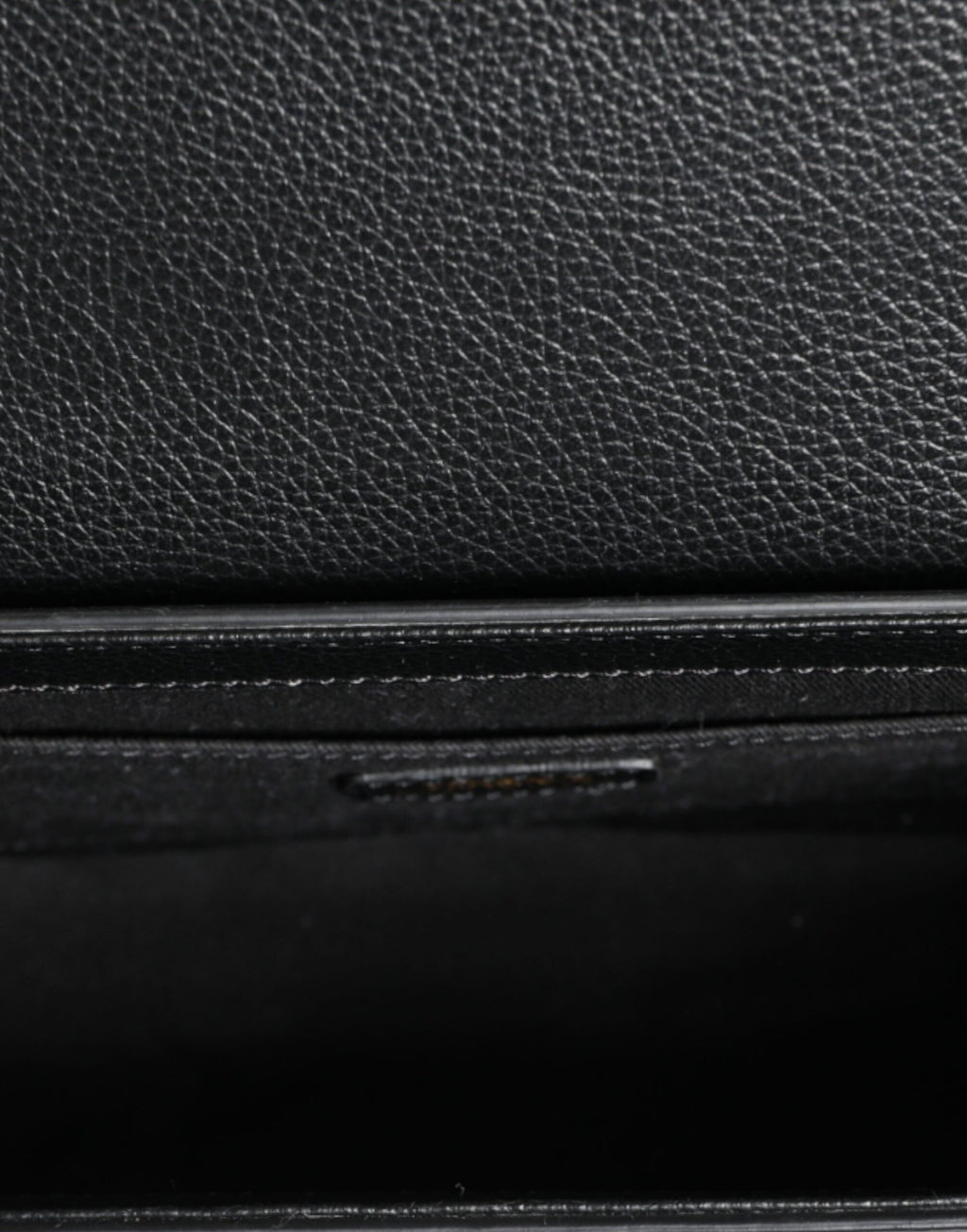 Sac bandoulière en cuir de veau grainé noir avec logo Versace