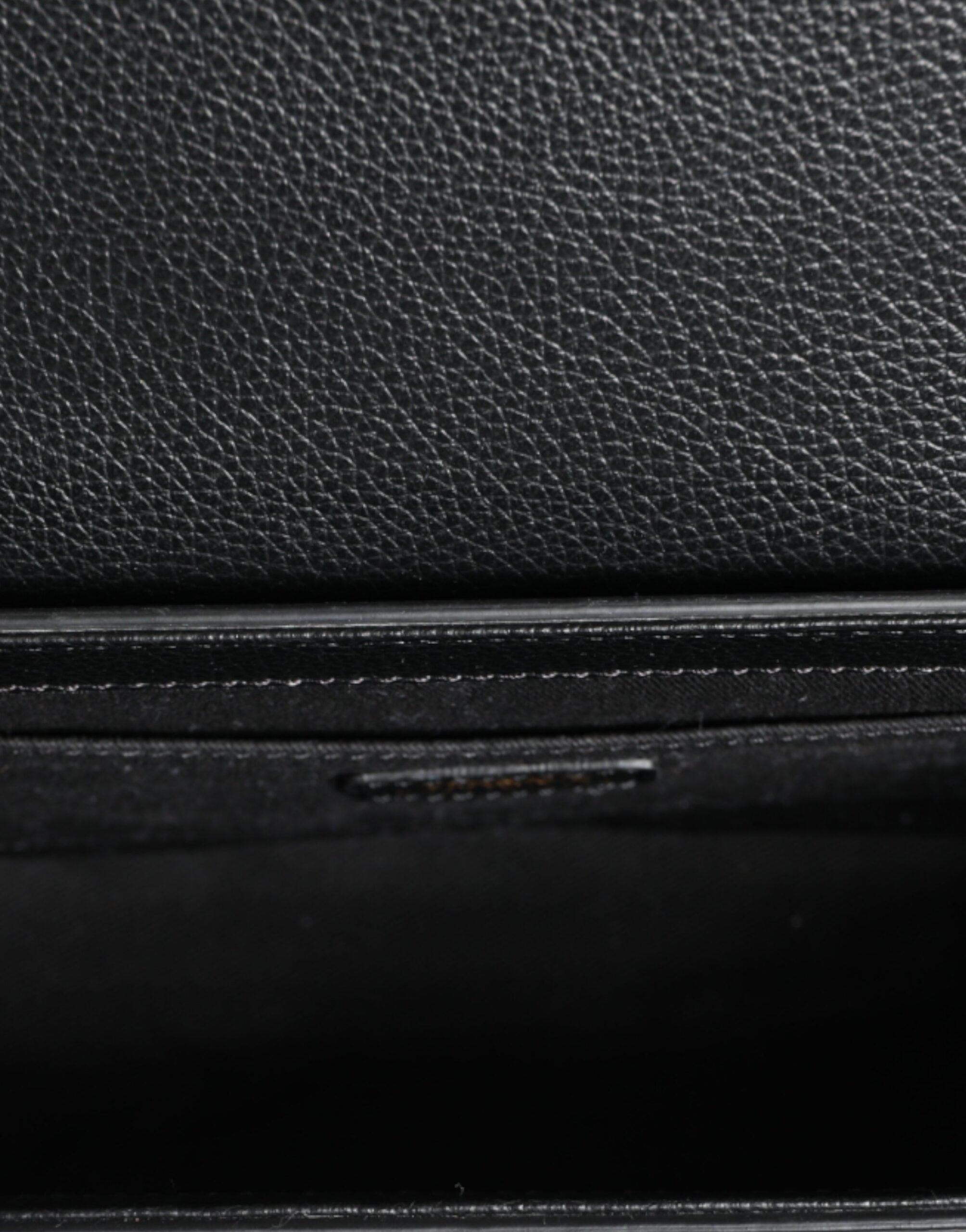 Sac bandoulière en cuir de veau grainé noir avec logo Versace