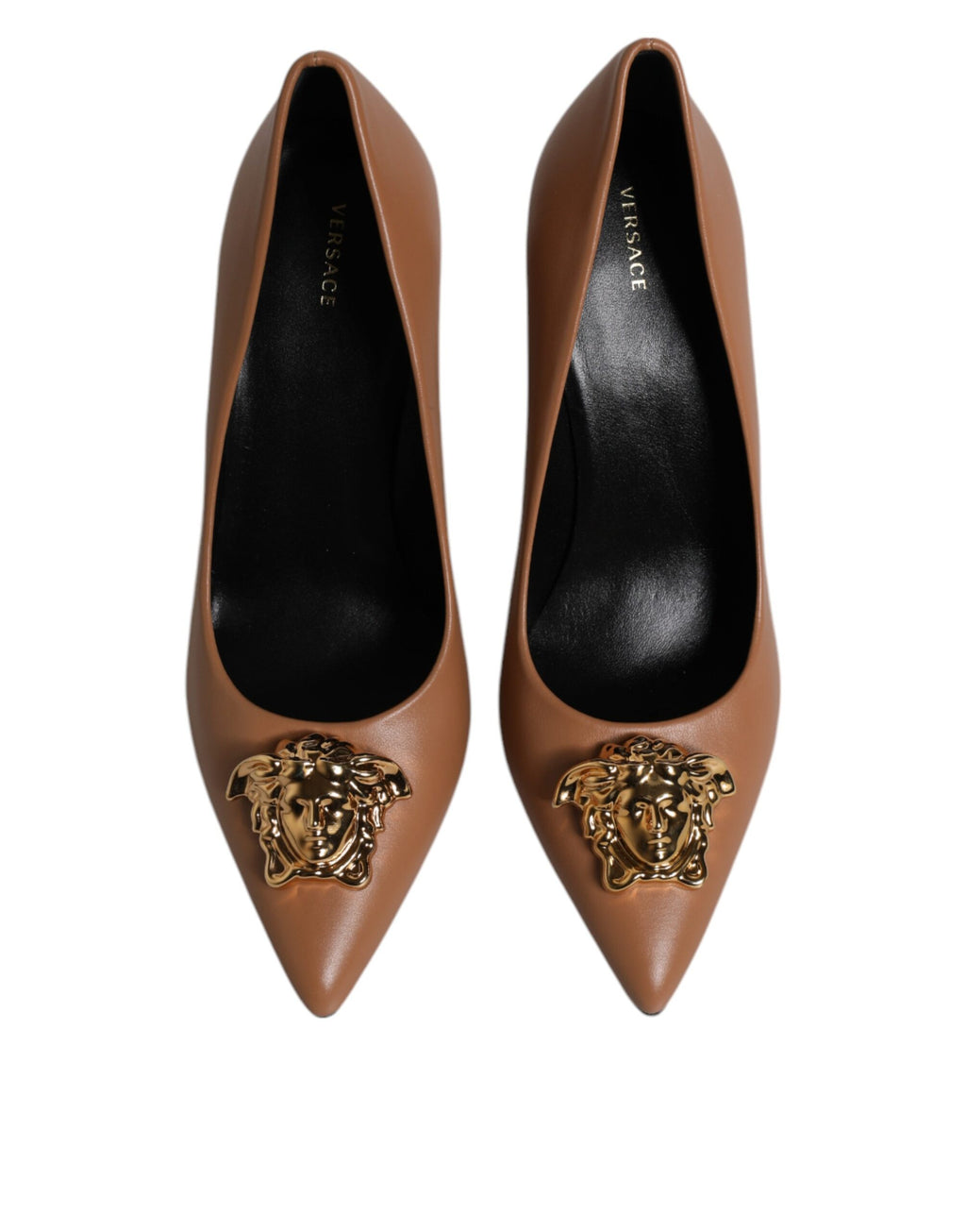 Escarpins à talons hauts en cuir marron avec plaque logo Versace