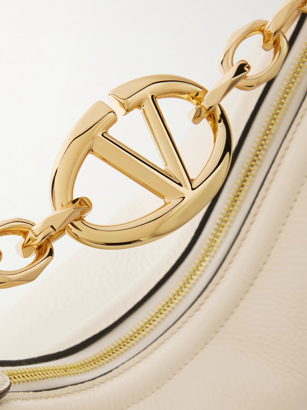 Sac à bandoulière Hobo Vlogo petit modèle en cuir ivoire Valentino Garavani
