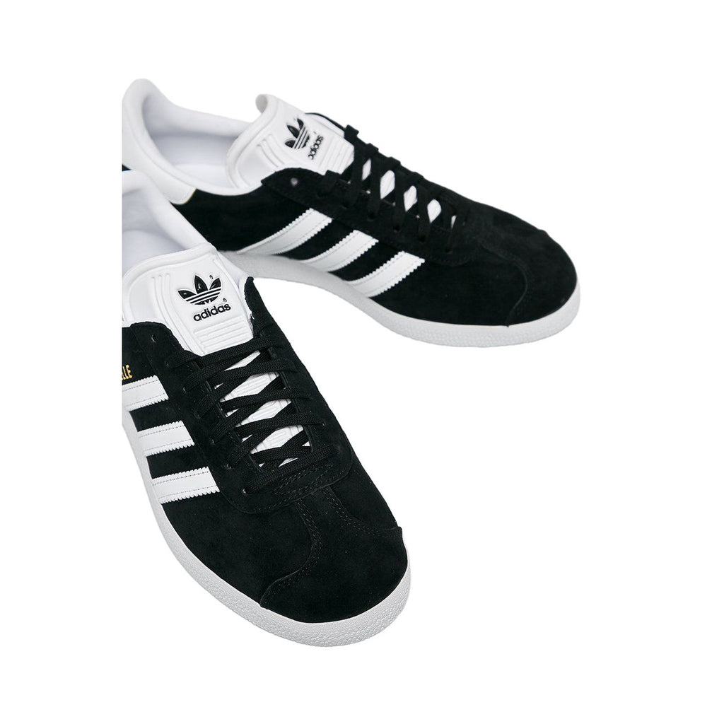 Basket plate Adidas Gazelle noire blanche